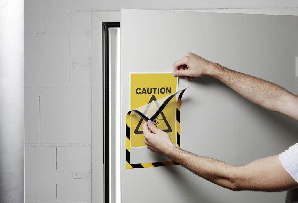 Affichage consignes de sécurité entreprise avec un cadre d'affiche
